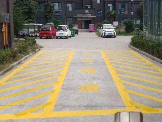 消防通道地上劃線(xiàn)要求多少米，消防通道地上劃線(xiàn)要求多寬？