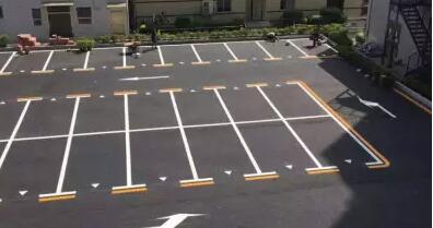 鹽城停車位劃線施工隊？飛揚(yáng)市政專業(yè)可靠